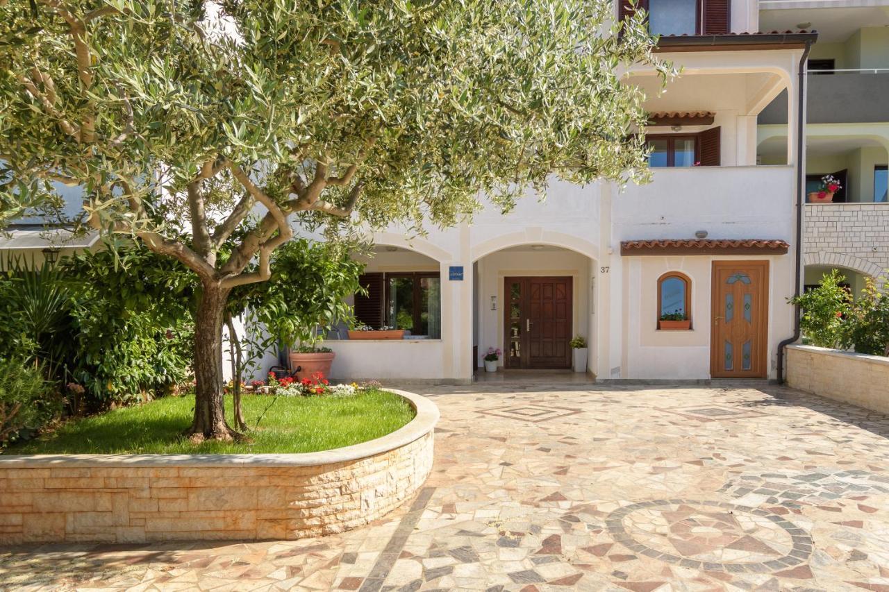 Apartments Dora Poreč Exterior foto